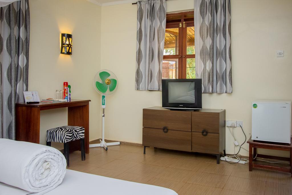 2 Friends Guest House Jinja Exterior photo