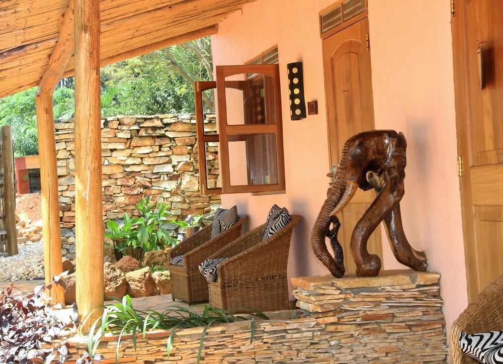 2 Friends Guest House Jinja Exterior photo
