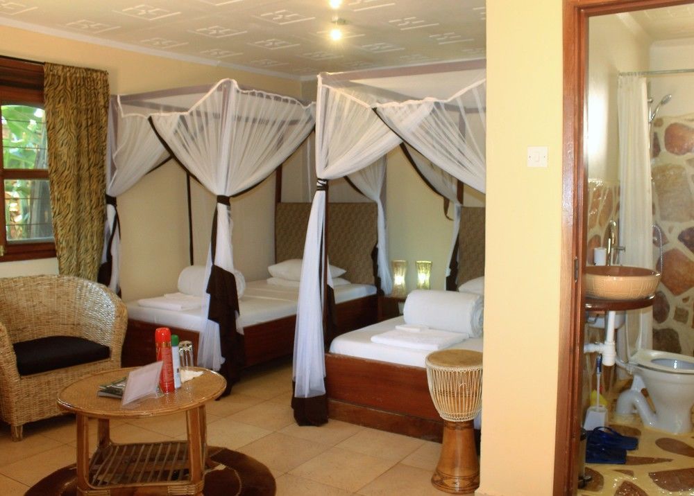 2 Friends Guest House Jinja Exterior photo