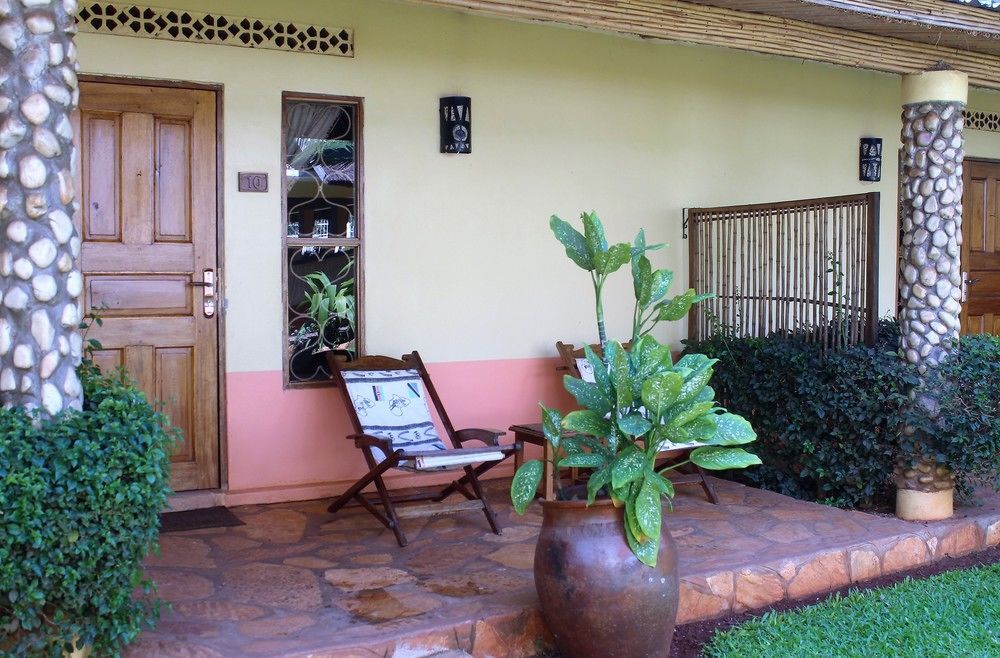 2 Friends Guest House Jinja Exterior photo