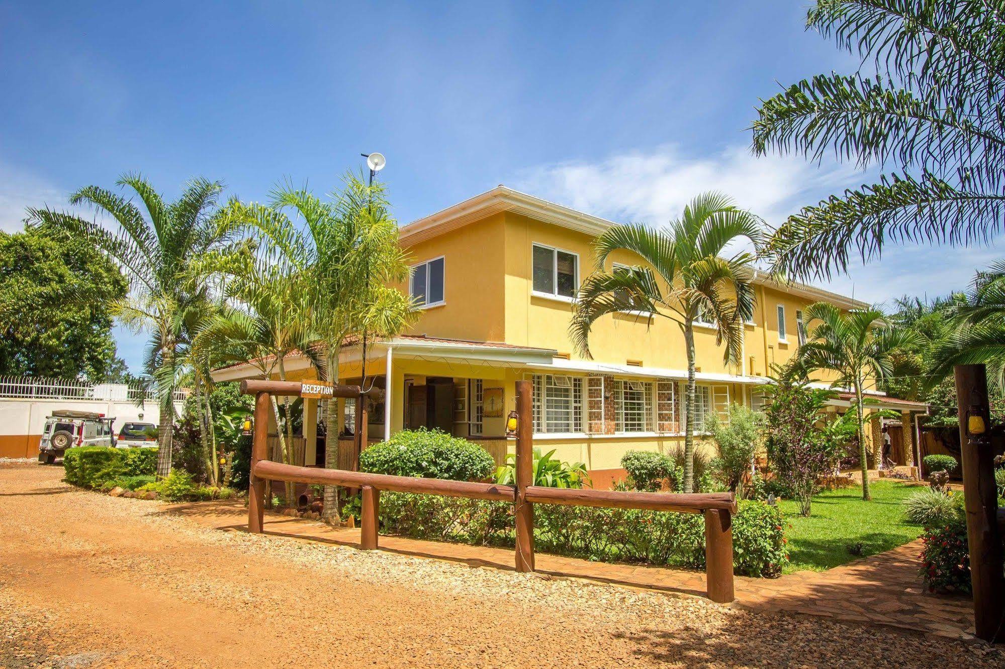 2 Friends Guest House Jinja Exterior photo
