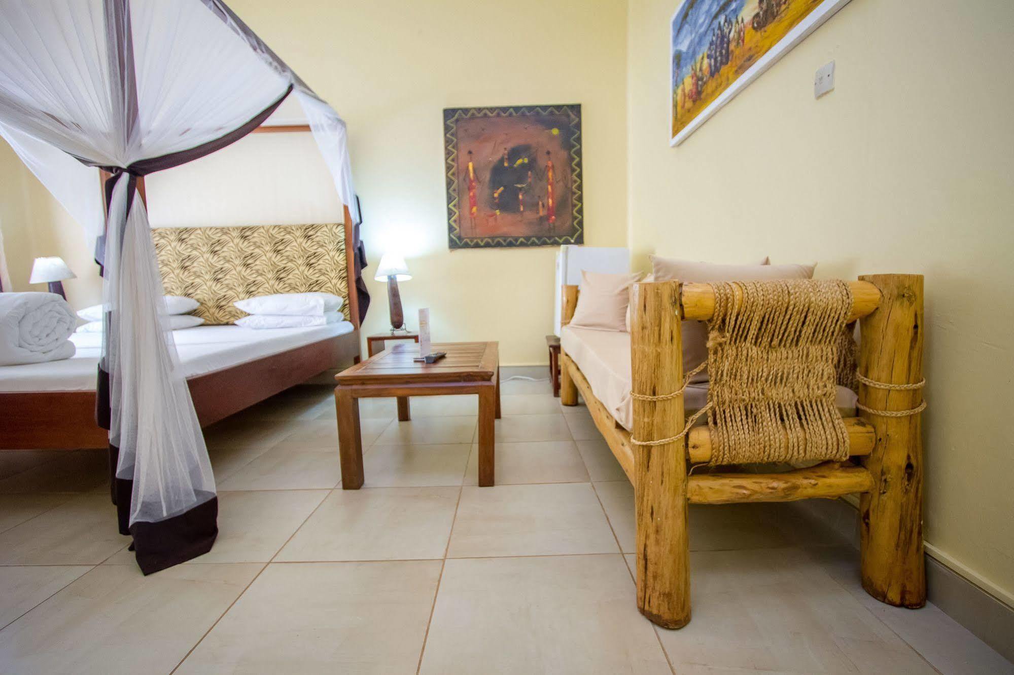 2 Friends Guest House Jinja Exterior photo