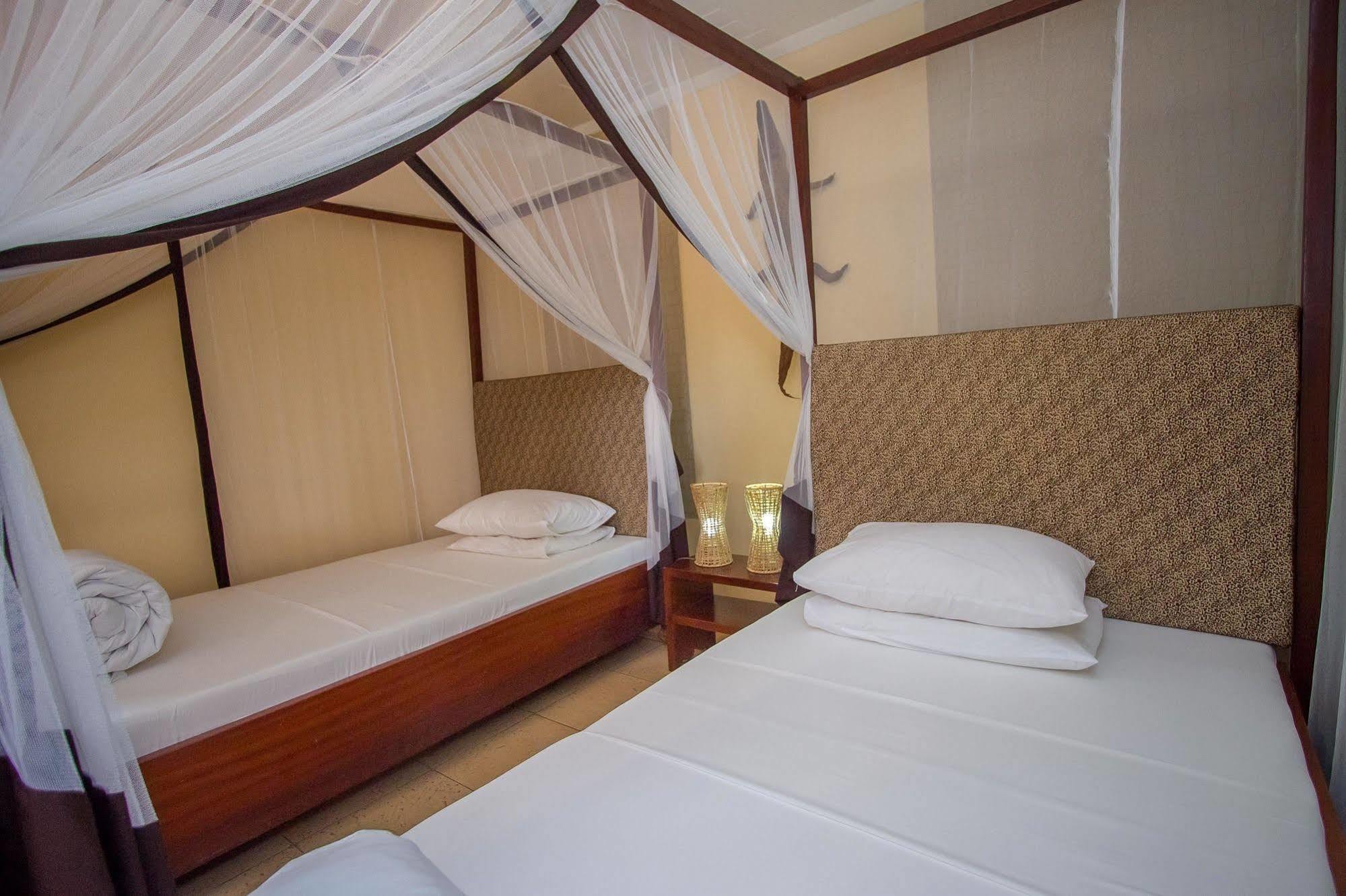 2 Friends Guest House Jinja Exterior photo