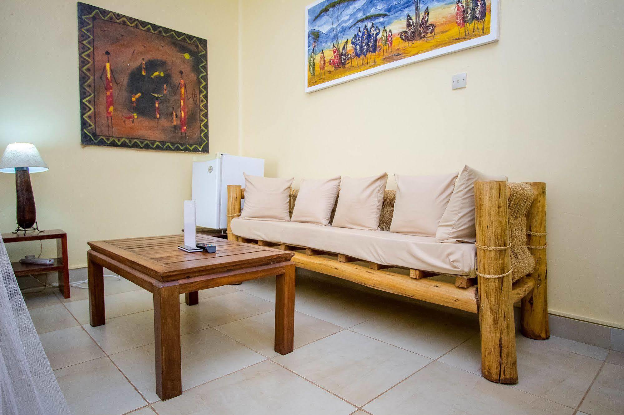 2 Friends Guest House Jinja Exterior photo