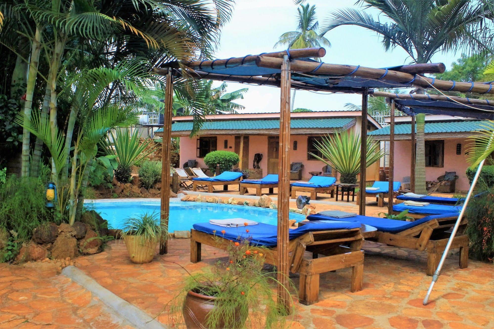 2 Friends Guest House Jinja Exterior photo