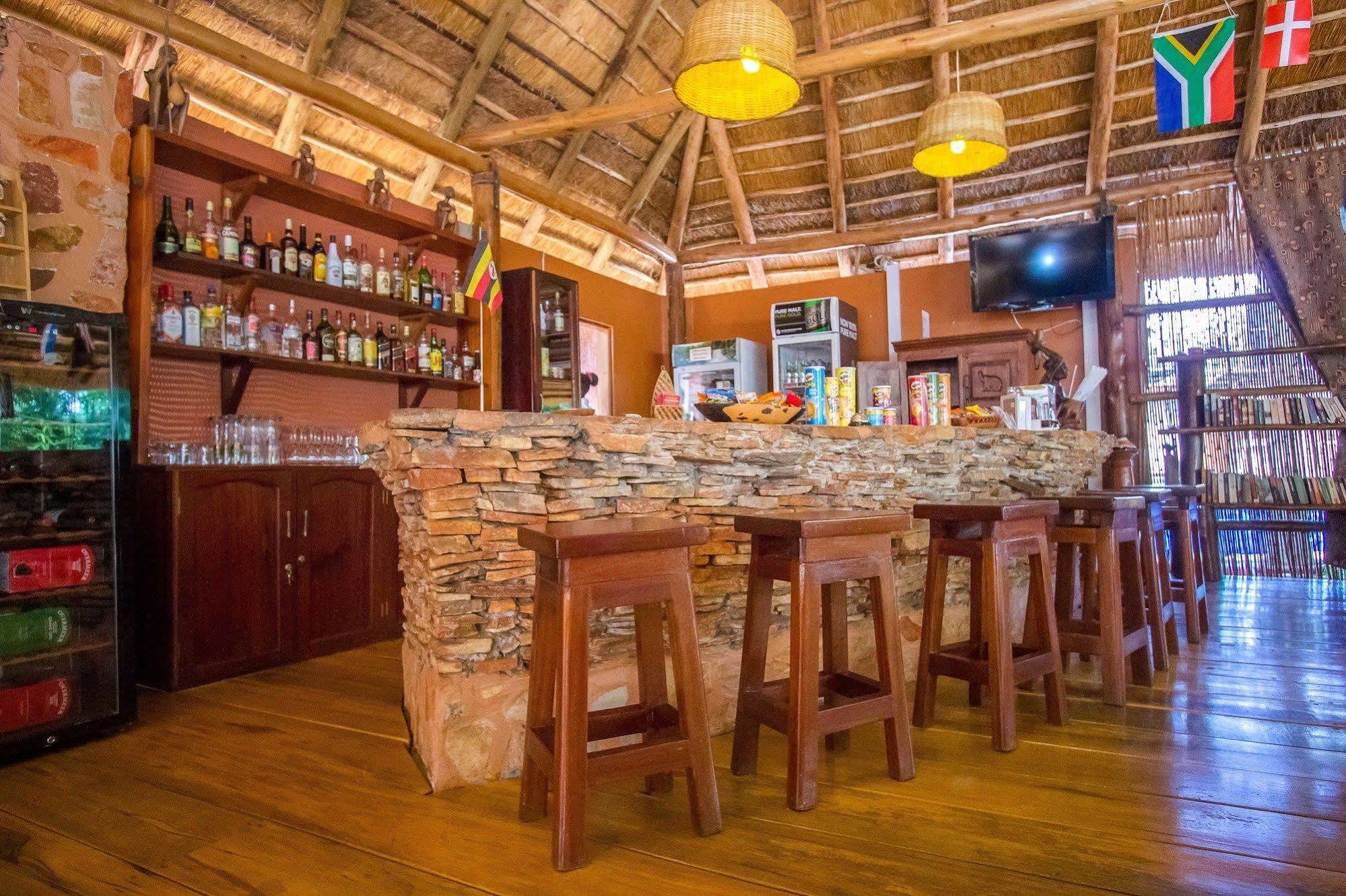 2 Friends Guest House Jinja Exterior photo