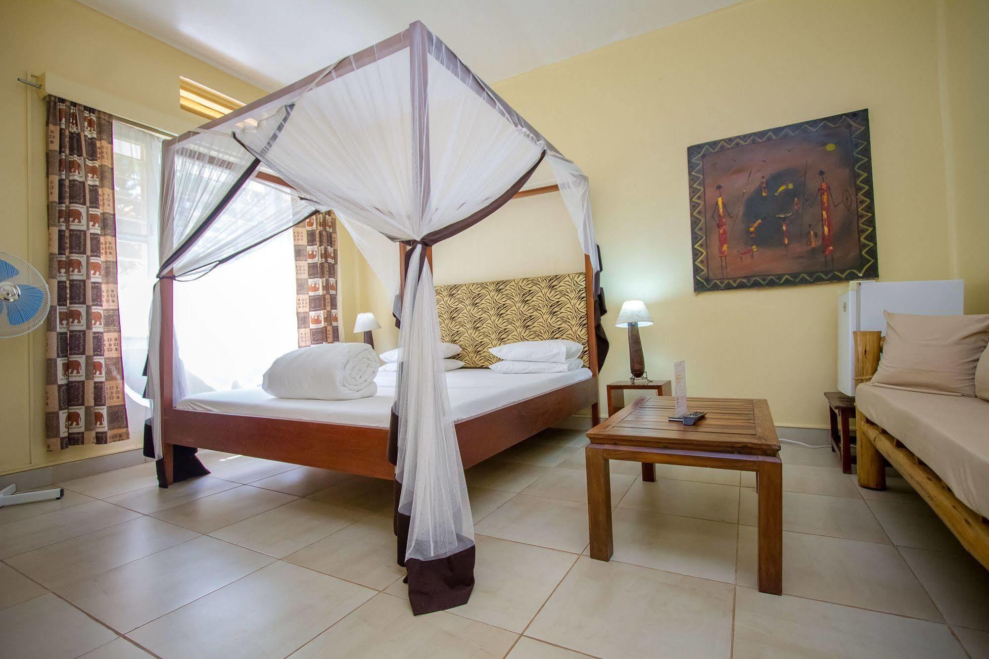 2 Friends Guest House Jinja Exterior photo