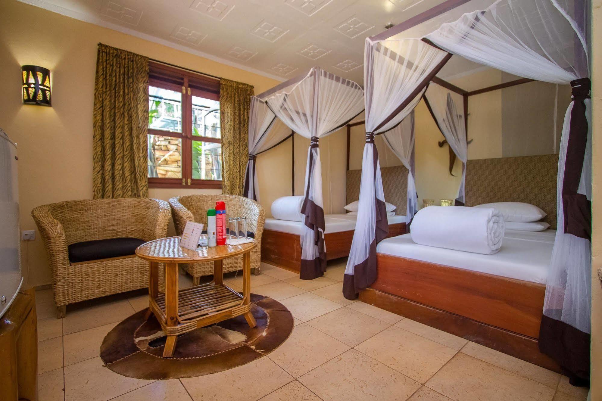 2 Friends Guest House Jinja Exterior photo
